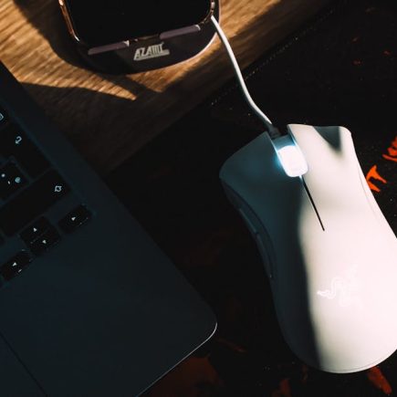 選擇適合你的美股交易平台：一段投資旅程的故事與教訓