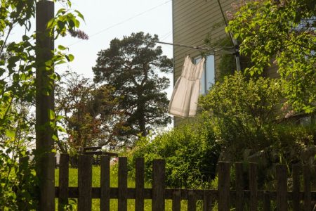 上衣的多面解讀：從材質到風格的深度剖析